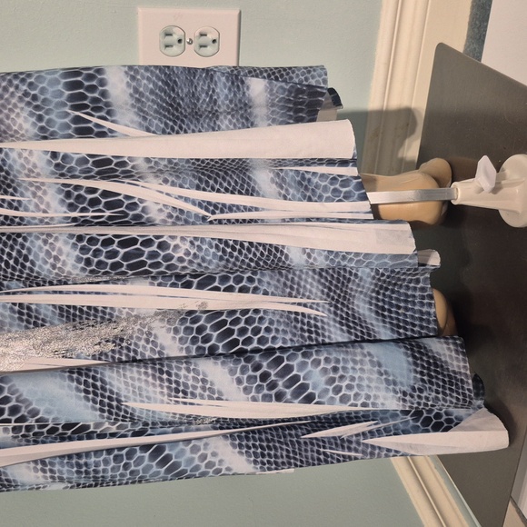 Mikino Open Back Snake Print Maxi Dress NWT - Picture 15 of 17